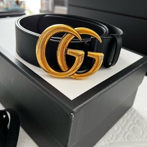 Black double G leather Gucci belt for sale. Size 100 in women size 38-40